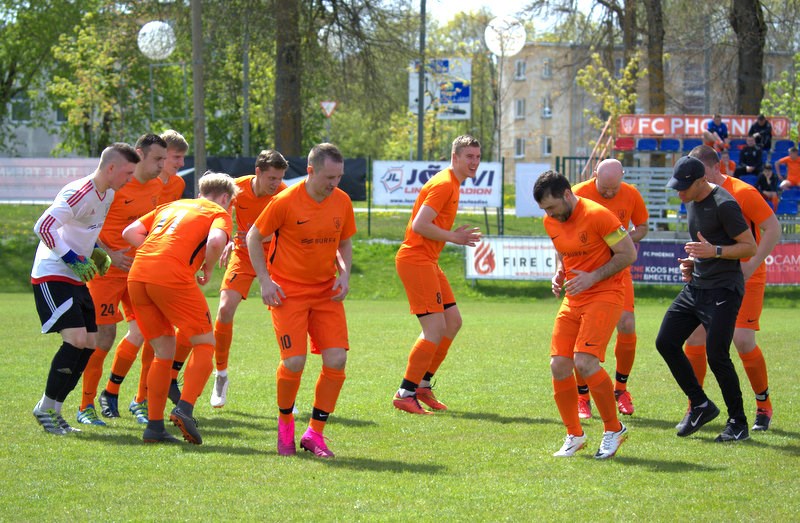 Феникс вернулся в большой футбол!