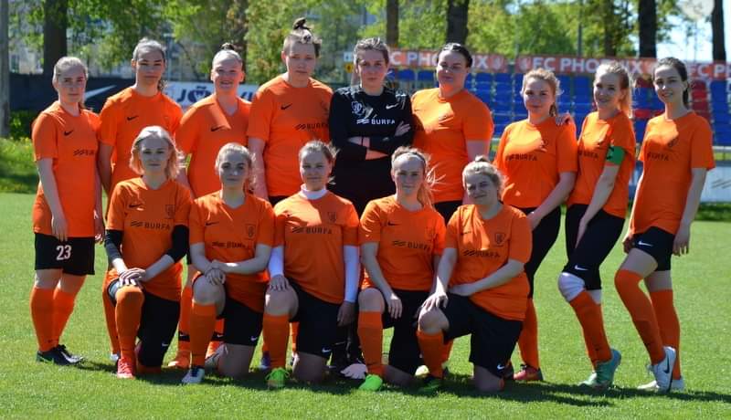 Футбольные выходные: корона сорвана, мяч в игре!