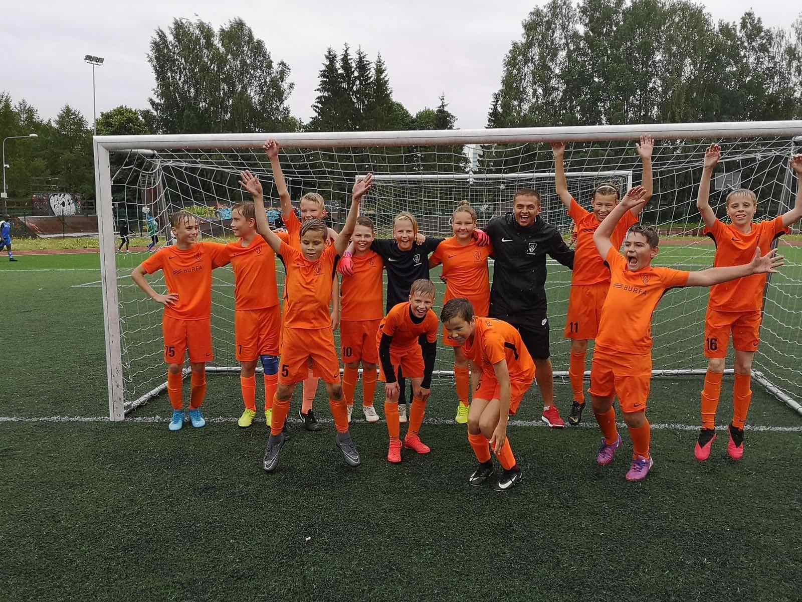 Оранжевые отличники закончили первый месяц лета