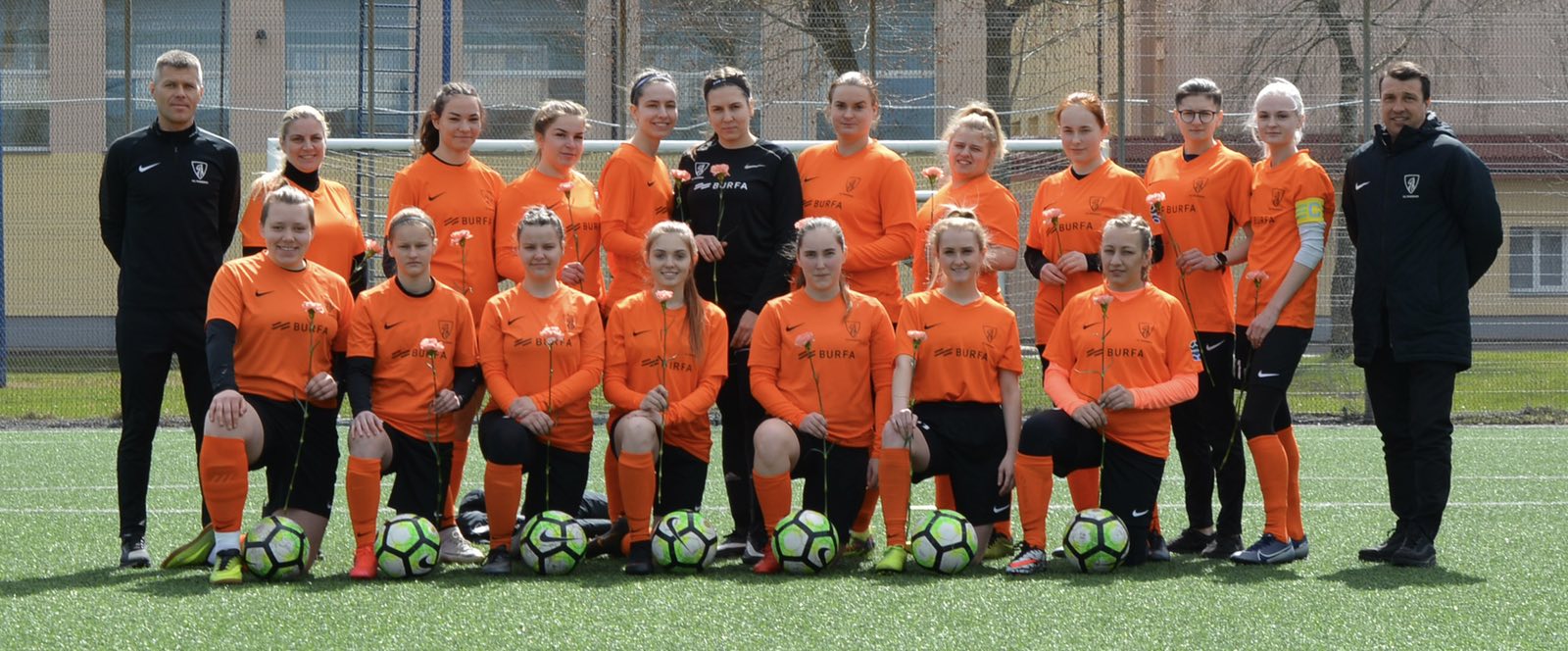 В бой идут одни девчонки!